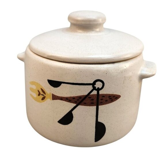West Bend USA Ceramic Crock Been Pot Kitchen Storage Jar With Lid Retro Kitchen - Picture 1 of 8
